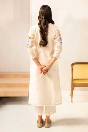 Shop_AM by Anita Mittal_Off White Cotton Round Neck Zoya Embroidered Kurta Set _at_Aza_Fashions