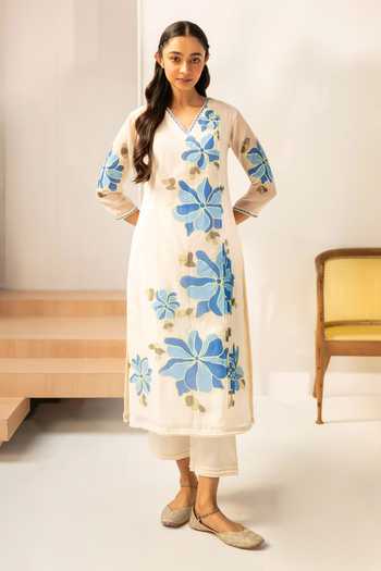 AM by Anita Mittal_Off White Cotton Round Neck Zoya Embroidered Kurta Set _Online_at_Aza_Fashions