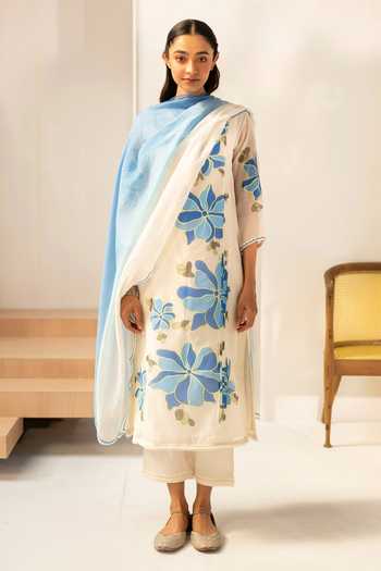 Buy_AM by Anita Mittal_Off White Cotton Round Neck Zoya Embroidered Kurta Set _Online_at_Aza_Fashions