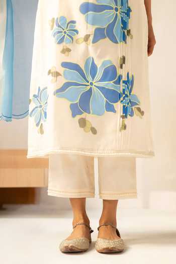 Shop_AM by Anita Mittal_Off White Cotton Round Neck Zoya Embroidered Kurta Set _Online_at_Aza_Fashions