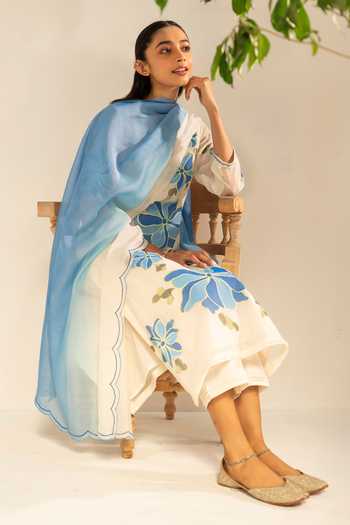 Shop_AM by Anita Mittal_Off White Cotton Round Neck Zoya Embroidered Kurta Set 
