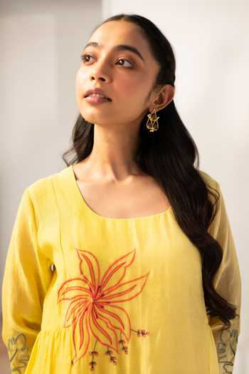 Shop_AM By Anita Mittal_Yellow Chanderi Round Neck, Yes Zavi Mul Tunic And Pant Set _Online_at_Aza_Fashions