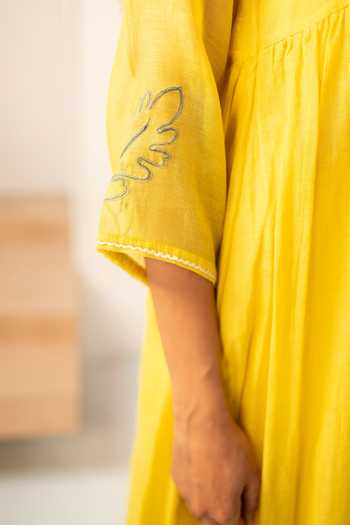 AM By Anita Mittal_Yellow Chanderi Round Neck, Yes Zavi Mul Tunic And Pant Set _at_Aza_Fashions