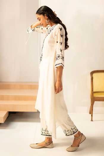 AM by Anita Mittal_White Chanderi Keyhole Neck, Yes Alaya Mul A-line Kurta And Pant Set _Online_at_Aza_Fashions
