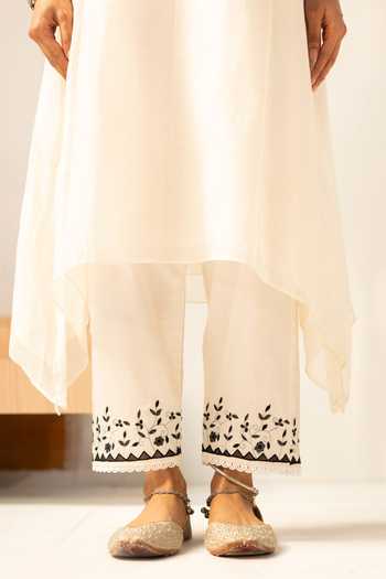 Buy_AM by Anita Mittal_White Chanderi Keyhole Neck, Yes Alaya Mul A-line Kurta And Pant Set _Online_at_Aza_Fashions