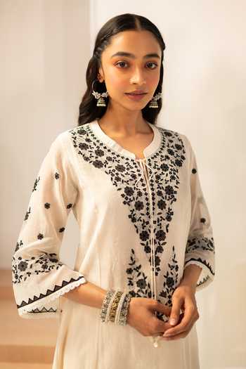 AM by Anita Mittal_White Chanderi Keyhole Neck, Yes Alaya Mul A-line Kurta And Pant Set _at_Aza_Fashions