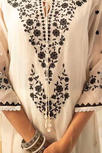 Buy_AM by Anita Mittal_White Chanderi Keyhole Neck, Yes Alaya Mul A-line Kurta And Pant Set 