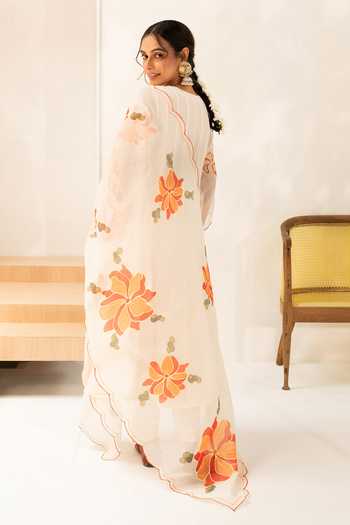 Shop_AM by Anita Mittal_Off White Chanderi V-neck Zoya Mul Anarkali Set _at_Aza_Fashions