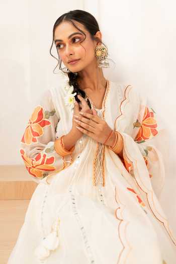 AM by Anita Mittal_Off White Chanderi V-neck Zoya Mul Anarkali Set _at_Aza_Fashions
