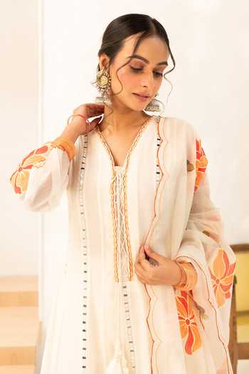 Buy_AM by Anita Mittal_Off White Chanderi V-neck Zoya Mul Anarkali Set 