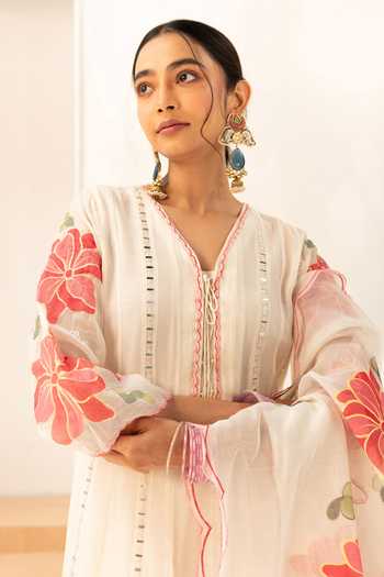 AM by Anita Mittal_Off White Chanderi V-neck Zoya Mul Anarkali Set _Online_at_Aza_Fashions