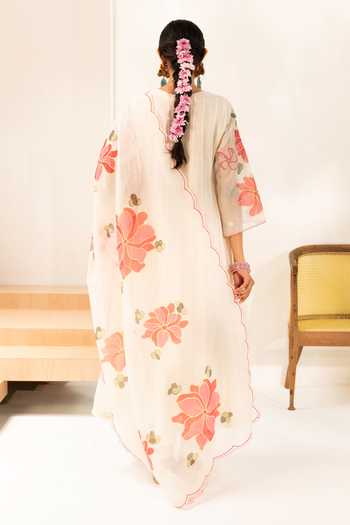 Shop_AM by Anita Mittal_Off White Chanderi V-neck Zoya Mul Anarkali Set _at_Aza_Fashions