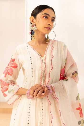 AM by Anita Mittal_Off White Chanderi V-neck Zoya Mul Anarkali Set _at_Aza_Fashions