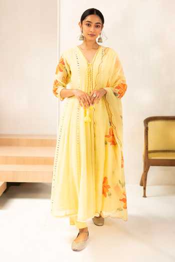 AM by Anita Mittal_Yellow Chanderi V-neck Zoya Mul Anarkali Set _Online_at_Aza_Fashions