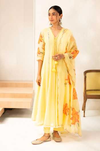 Buy_AM by Anita Mittal_Yellow Chanderi V-neck Zoya Mul Anarkali Set _Online_at_Aza_Fashions