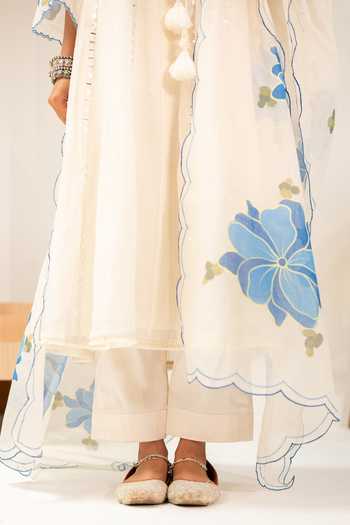 Buy_AM by Anita Mittal_Off White Chanderi V-neck Zoya Mul Anarkali Set _Online_at_Aza_Fashions