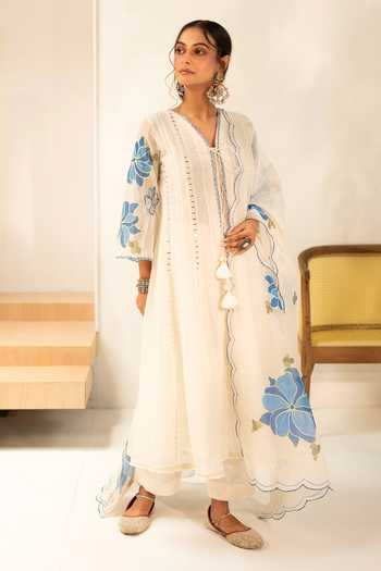 Shop_AM by Anita Mittal_Off White Chanderi V-neck Zoya Mul Anarkali Set _Online_at_Aza_Fashions