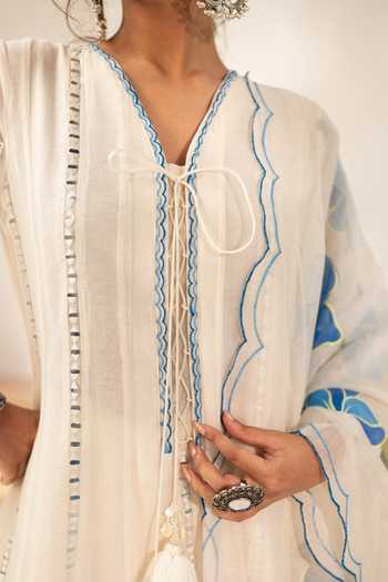 AM by Anita Mittal_Off White Chanderi V-neck Zoya Mul Anarkali Set _at_Aza_Fashions