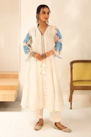 Buy_AM by Anita Mittal_Off White Chanderi V-neck Zoya Mul Anarkali Set _at_Aza_Fashions