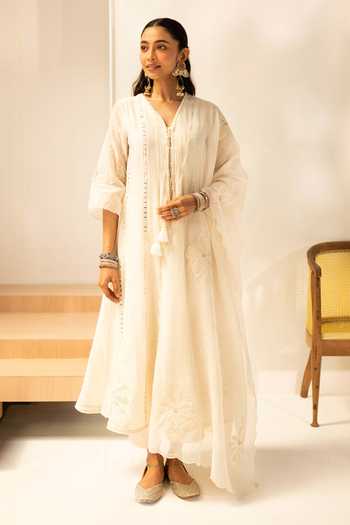 AM by Anita Mittal_White Chanderi V-neck Zara Mul Anarkali Set _Online_at_Aza_Fashions