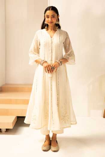 Buy_AM by Anita Mittal_White Chanderi V-neck Zara Mul Anarkali Set 