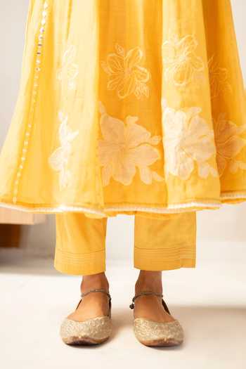 Buy_AM by Anita Mittal_Yellow Chanderi V-neck Zara Mul Anarkali Set _Online_at_Aza_Fashions