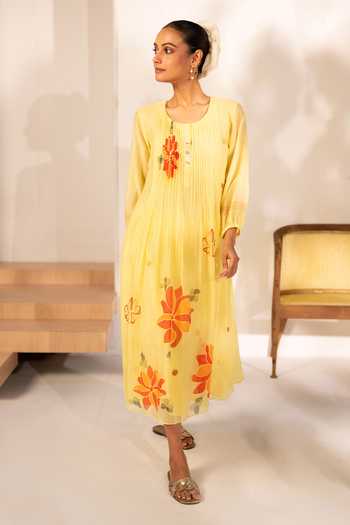 AM By Anita Mittal_Yellow Chanderi Scoop Neck Zoya Mul Tunic And Pant Set _Online_at_Aza_Fashions