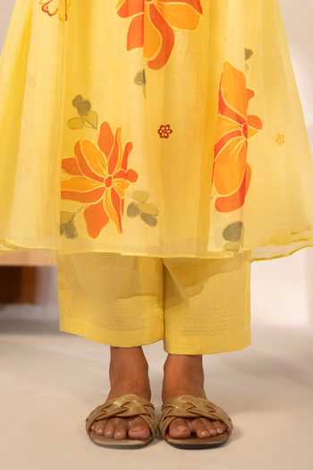 Buy_AM By Anita Mittal_Yellow Chanderi Scoop Neck Zoya Mul Tunic And Pant Set _Online_at_Aza_Fashions