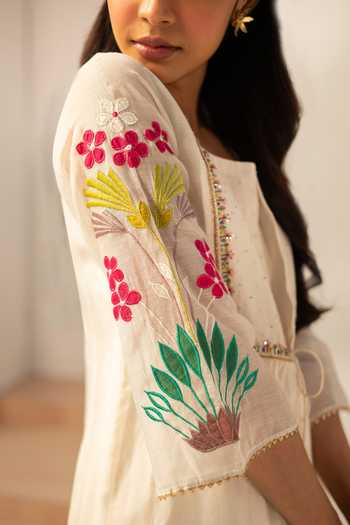 Buy_AM by Anita Mittal_White Chanderi Round Neck, Yes Zuri Mul Tunic And Pant Set 
