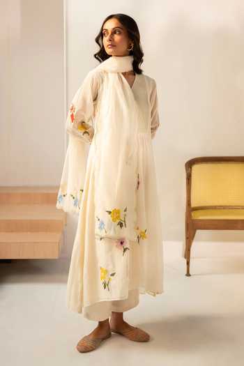 AM by Anita Mittal_Off White Chanderi V-neck Zooni Mul Tunic And Pant Set _Online_at_Aza_Fashions