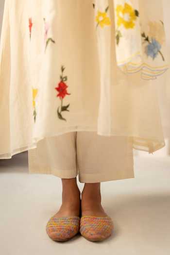 AM by Anita Mittal_Off White Chanderi V-neck Zooni Mul Tunic And Pant Set _at_Aza_Fashions