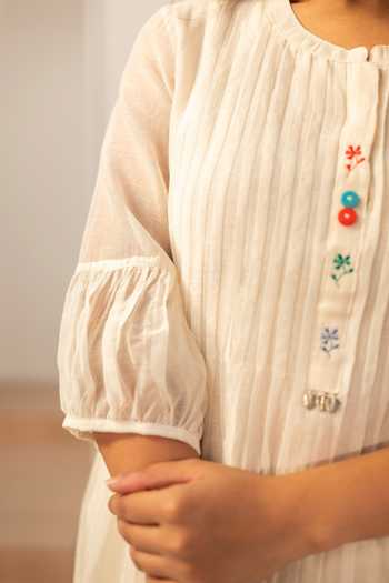 AM by Anita Mittal_White Chanderi Round Neck Zeba Mul Tunic _at_Aza_Fashions