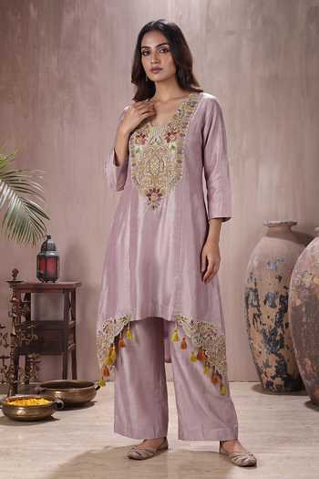Buy_Two Sisters By Gyans_Pink Tissue Square Neck Shimmer Embroidered Kurta Set _Online_at_Aza_Fashions