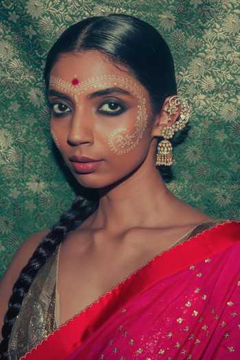 Shop_Label Earthen_Pink Silk V-neck Gulabi Taara Saree And Blouse Set _at_Aza_Fashions