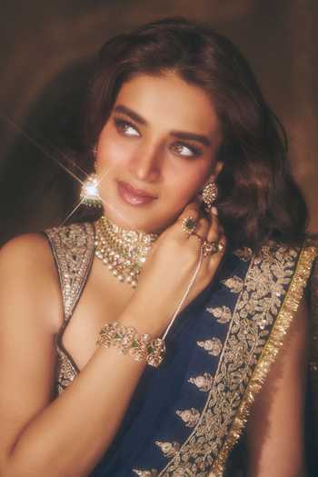 Gopi Vaid_Blue Chiffon, Tussar V-neck Layla Saree With Embroidered Blouse _Online_at_Aza_Fashions