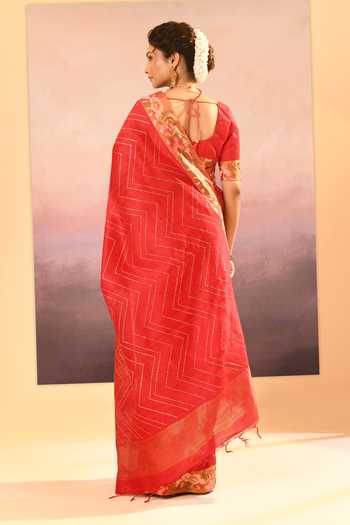 singhanias_Red Silk Raw Saree With Running Blouse Fabric _Online_at_Aza_Fashions