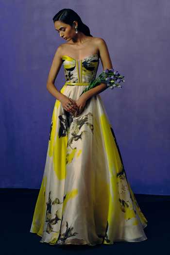 Buy_Dolly J_White Organza Sweetheart Neck Butterveil Print Ball Gown _at_Aza_Fashions
