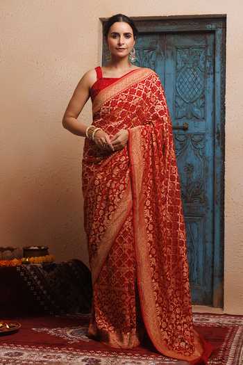 Buy_Geroo Jaipur_Gold Georgette One Shoulder Bandhani Saree With Stitched Blouse And Petticoat Set _Online_at_Aza_Fashions