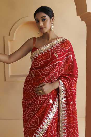 Geroo Jaipur_Red Georgette One Shoulder Bandhani Gota Patti Saree Set With Blouse And Petticoat _Online_at_Aza_Fashions