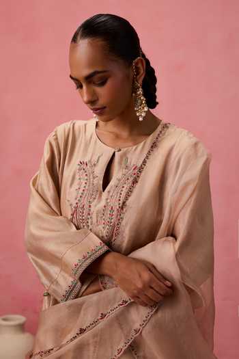 Janki India_Gold Organza, Chanderi Keyhole Neck Dori Resham Embroidered Kurta Set _Online_at_Aza_Fashions