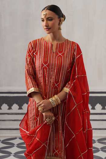 Buy_Palak & Mehak_Red Chanderi Split V-neck Heera Stripe Chevron Pattern Kurta Set _Online_at_Aza_Fashions