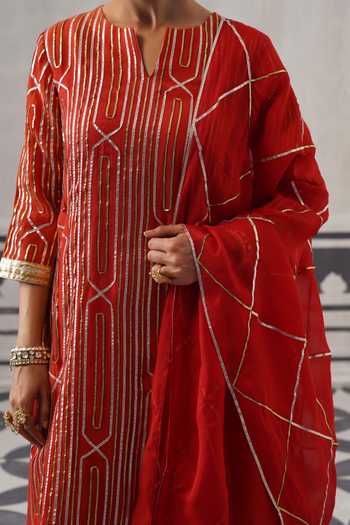 Shop_Palak & Mehak_Red Chanderi Split V-neck Heera Stripe Chevron Pattern Kurta Set _Online_at_Aza_Fashions