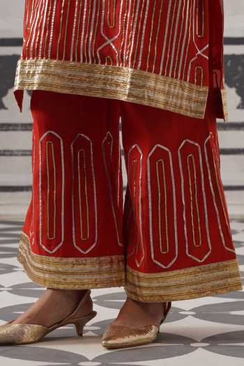Palak & Mehak_Red Chanderi Split V-neck Heera Stripe Chevron Pattern Kurta Set _at_Aza_Fashions