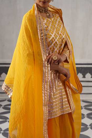 Palak & Mehak_Yellow Chanderi Round Neck Aba Embellished Kurta Set _at_Aza_Fashions