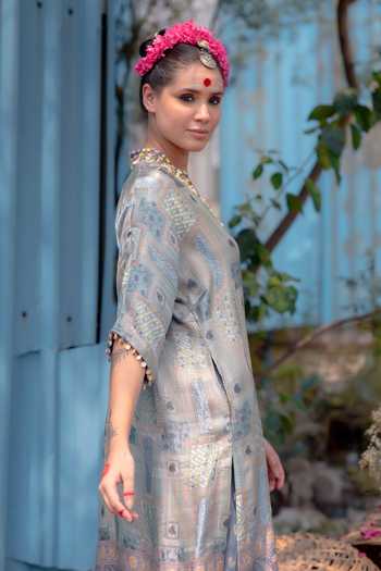 Buy_Soniya G_Silver Silk V-neck, Yes Printed Kurta And Pant Set _Online_at_Aza_Fashions