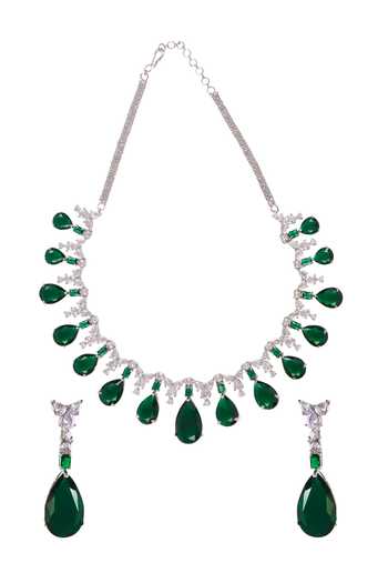 Shop_Vivinia By Vidhi Mehra_Emerald Green Tear Drop Necklace Set _at_Aza_Fashions
