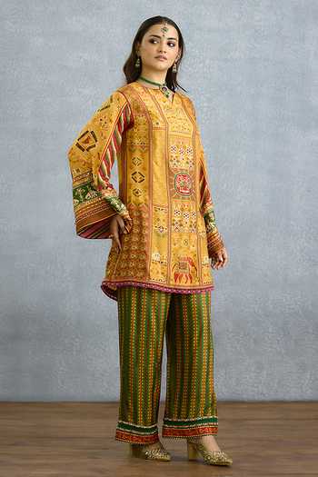 Buy_Torani_Yellow Silk Split V-neck Kanak Ananti Kurta And Pant Set _Online_at_Aza_Fashions