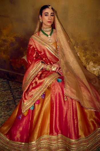 Muskann Kapadiaa_Red Brocade Open Neck Saubhagya Banarasi Woven Lehenga Set _at_Aza_Fashions