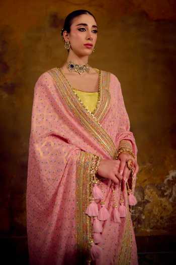 Muskann Kapadiaa_Pink Brocade Gulabo Banarasi Bandhani Saree _Online_at_Aza_Fashions