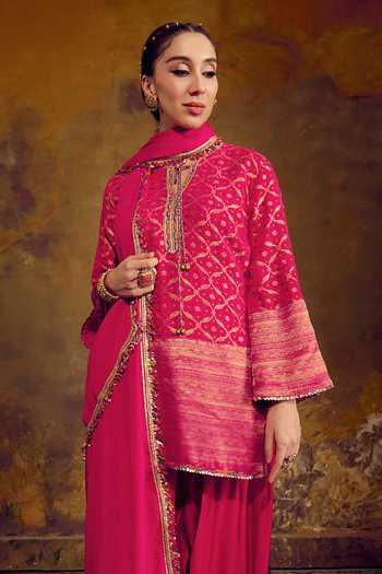 Buy_Muskann Kapadiaa_Magenta Chiffon High Neck Shakti Banarasi Bandhani Woven Kurta Set _Online_at_Aza_Fashions